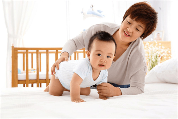帮助带孩子的住家保姆哪里找？(图1)