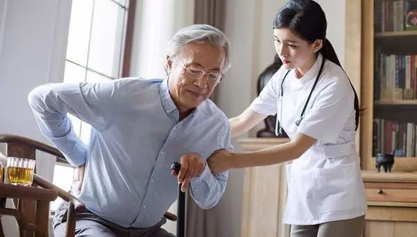哪里可以找到照顾老人的住家保姆？(图1)