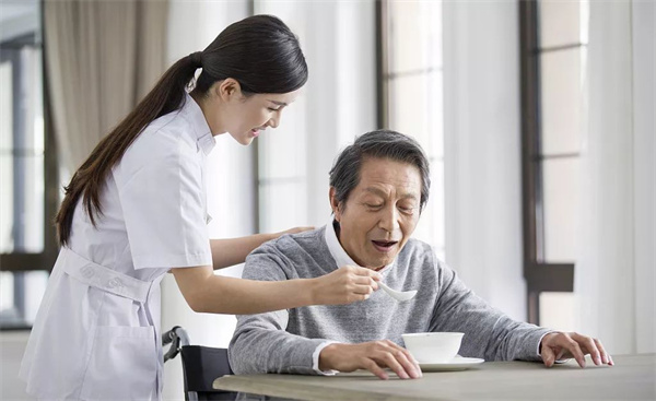 雇主不合理的要求，家政阿姨要学会果断拒绝，保护好自己！(图1)