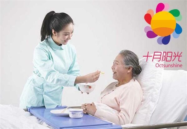 退休金捏在手里，想请保姆或住儿女家自己做主！(图2)