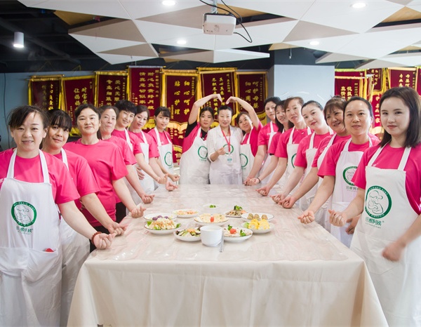 深圳家家母婴月嫂培训的课程都有哪些内容?(图1) 深圳家家母婴月嫂培训的课程都有哪些内容?(图1)