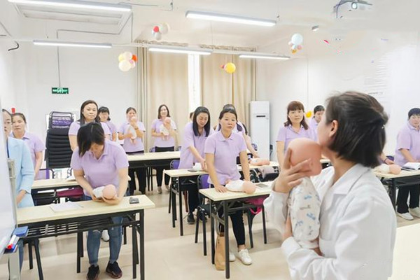 深圳家家母婴月嫂培训的课程都有哪些内容?(图3) 深圳家家母婴月嫂培训的课程都有哪些内容?(图3)