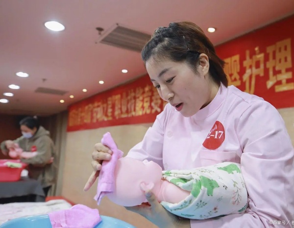 深圳家家母婴月嫂培训的课程都有哪些内容?(图5) 深圳家家母婴月嫂培训的课程都有哪些内容?(图5)