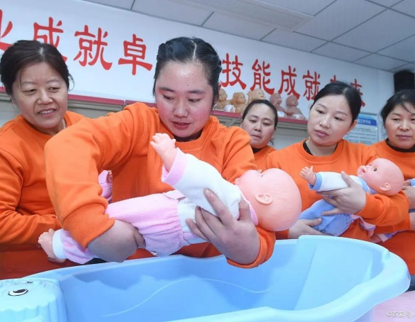 深圳多喜娃高级母婴护理师课程适合哪些人学?(图1) 深圳多喜娃高级母婴护理师课程适合哪些人学?(图1)