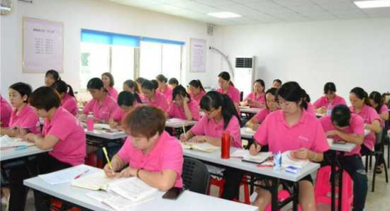 深圳多喜娃高级母婴护理师课程适合哪些人学?(图2) 深圳多喜娃高级母婴护理师课程适合哪些人学?(图2)