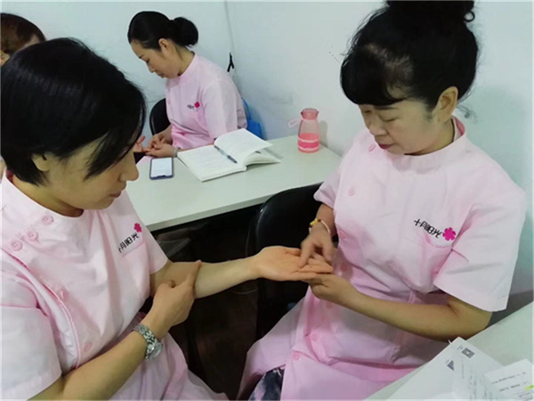 郑州郑东新区月嫂培训课程,量身定制方案(图2) 郑州郑东新区月嫂培训课程,量身定制方案(图2)