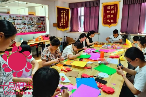 北京育婴师考证费用及报名条件:花最少的钱拿最真的证(图1) 北京育婴师考证费用及报名条件:花最少的钱拿最真的证(图1)